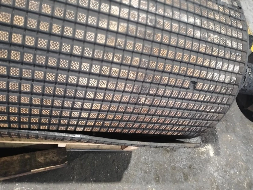 Impact beds idler roller